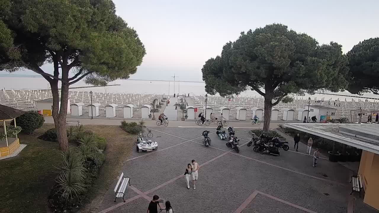 Grado Ulaz na Plažu | Pogled Uživo na Obalu