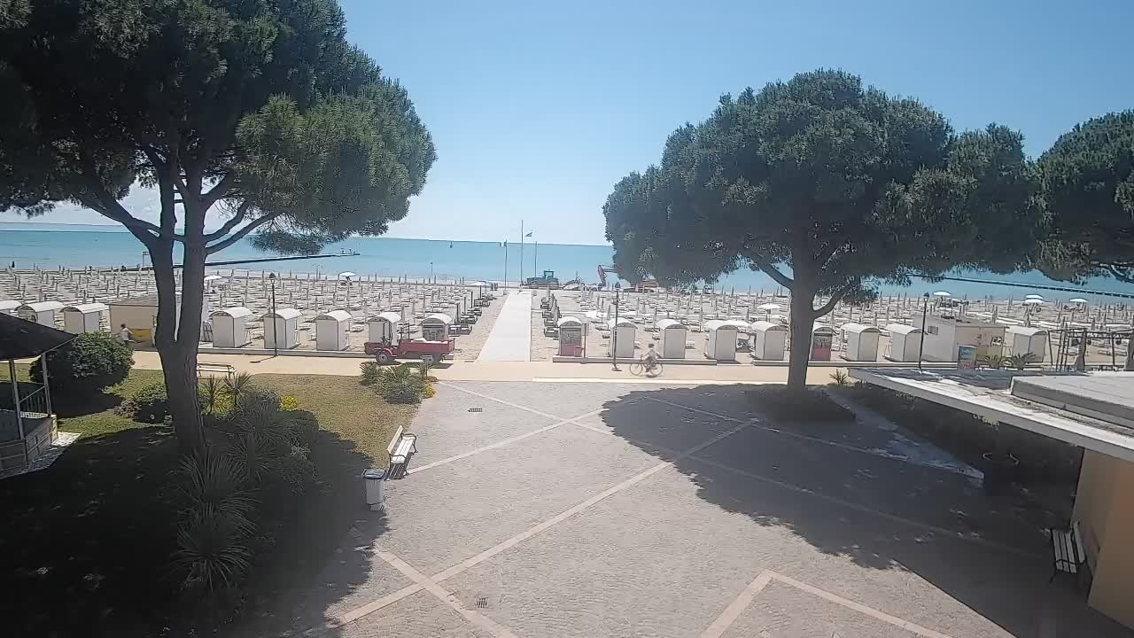 Grado Beach Webcam Entrance | Real-Time View of the Seaside