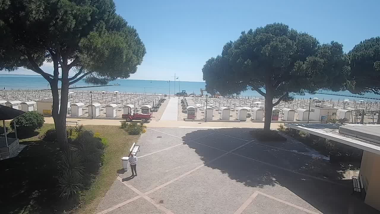 Grado Beach Webcam Entrance | Real-Time View of the Seaside
