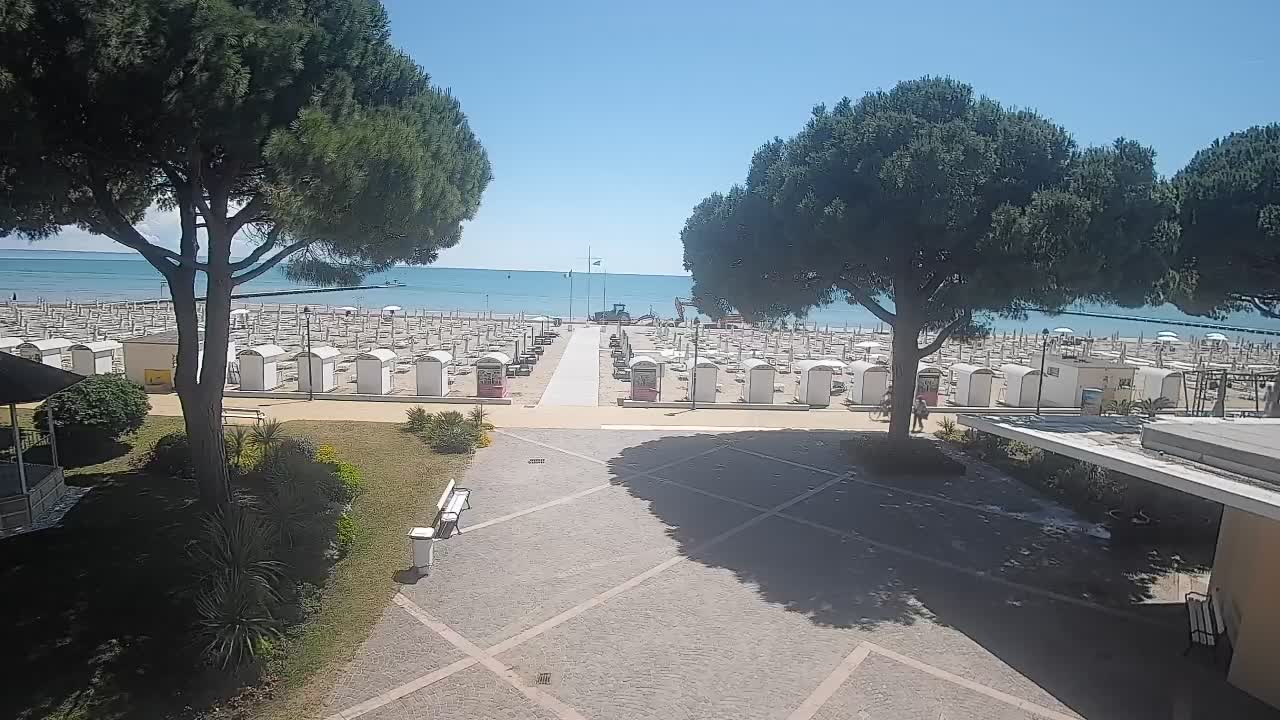 Grado Beach Webcam Entrance | Real-Time View of the Seaside