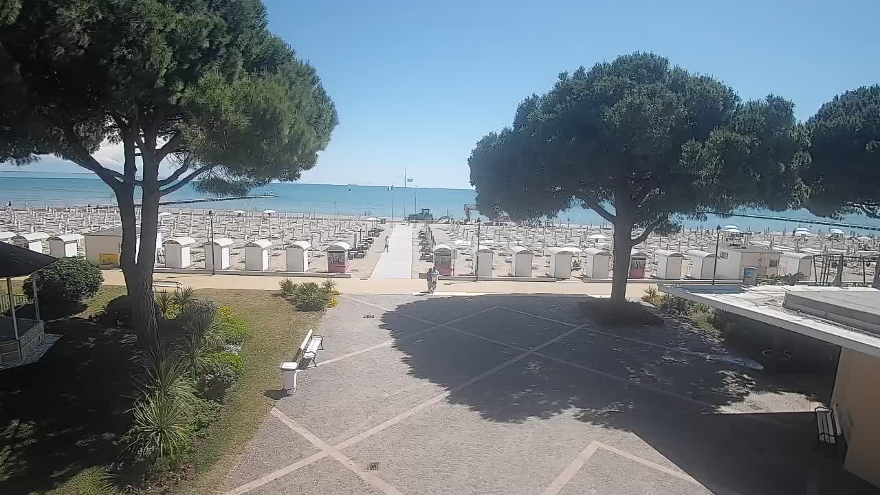 Grado Beach Webcam Entrance | Real-Time View of the Seaside