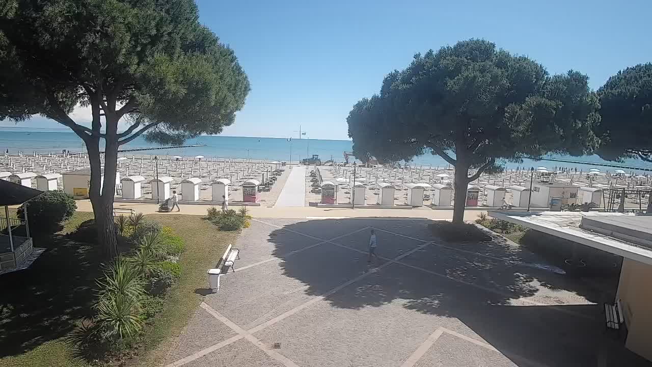 Grado Beach Webcam Entrance | Real-Time View of the Seaside