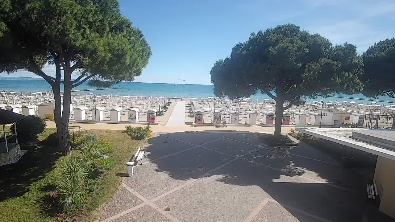 Grado Beach Webcam Entrance | Real-Time View of the Seaside