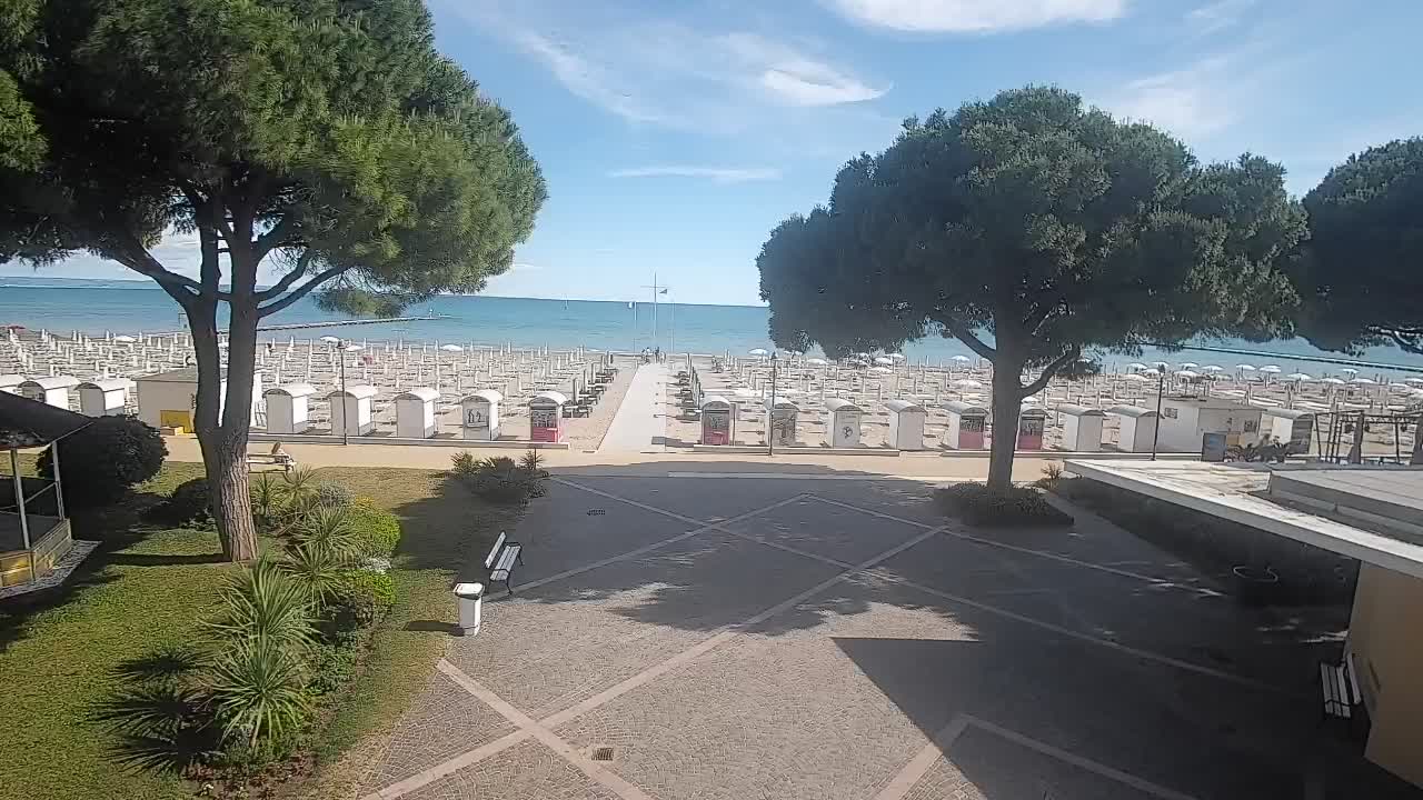 Grado Beach Webcam Entrance | Real-Time View of the Seaside