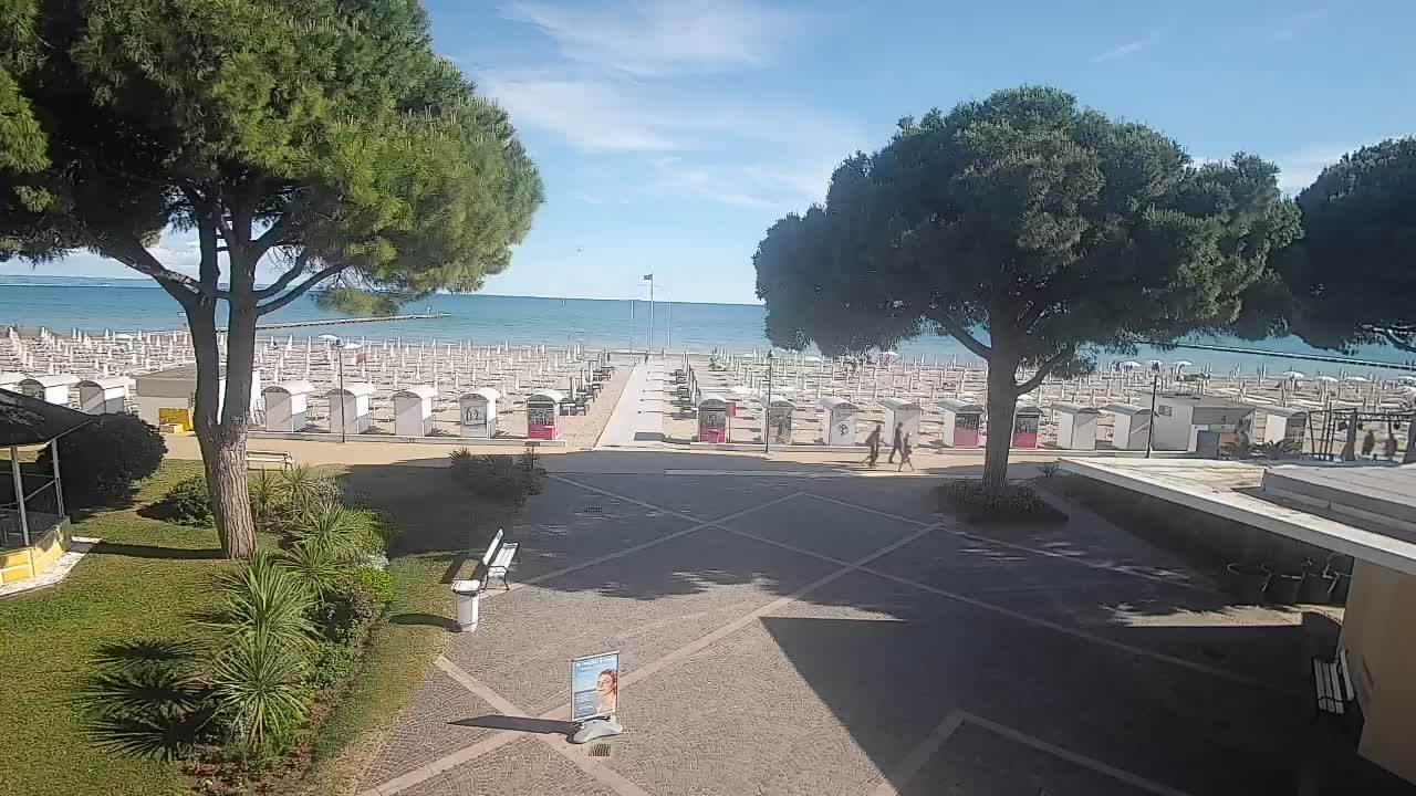 Gradež Vhod na Plažo: Pogled v Živo na Obalo