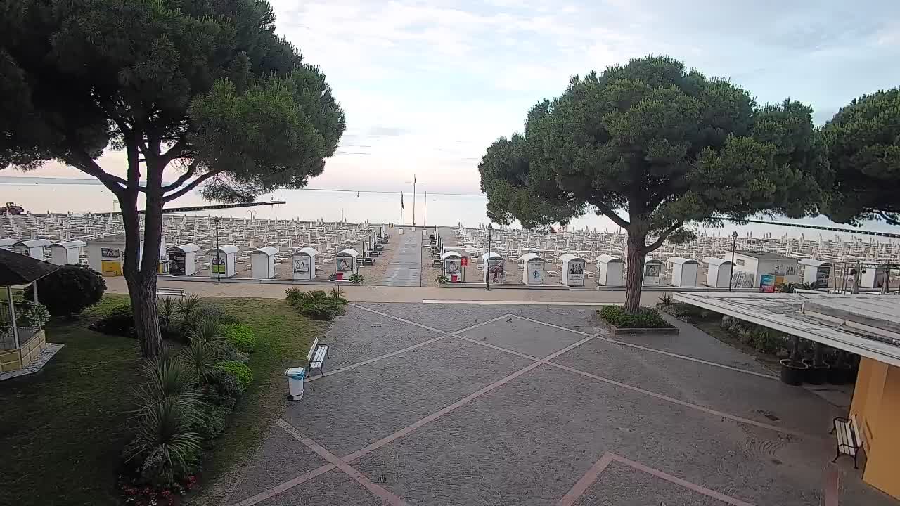 Grado Beach Webcam Entrance | Real-Time View of the Seaside