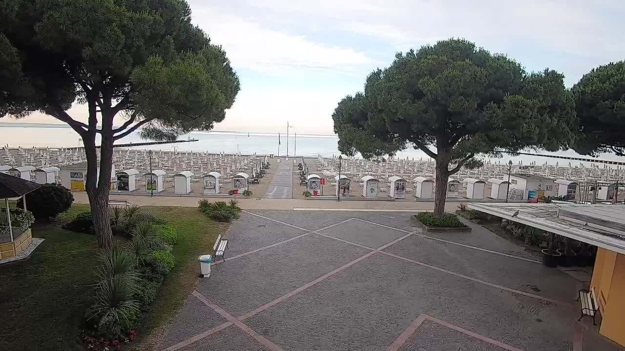 Grado Beach Webcam Entrance | Real-Time View of the Seaside