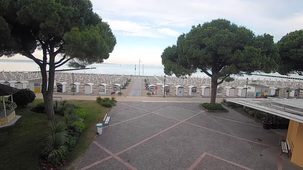 Grado Beach Webcam Entrance | Real-Time View of the Seaside