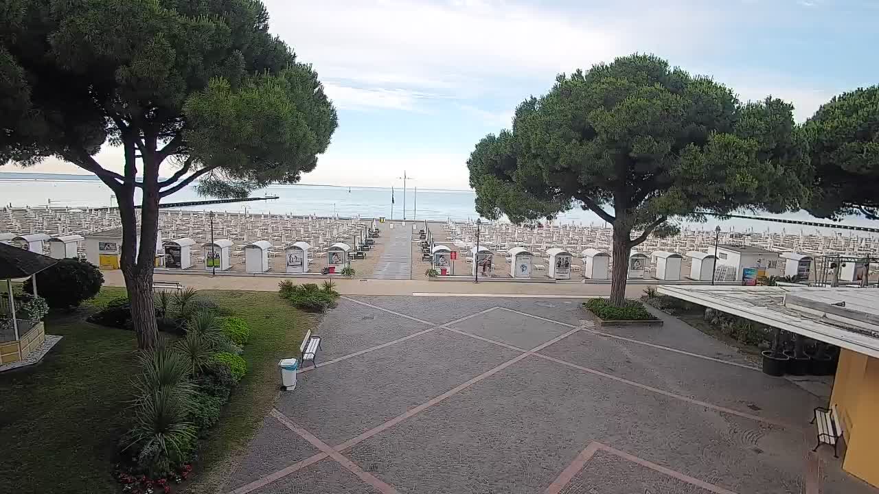 Grado Beach Webcam Entrance | Real-Time View of the Seaside