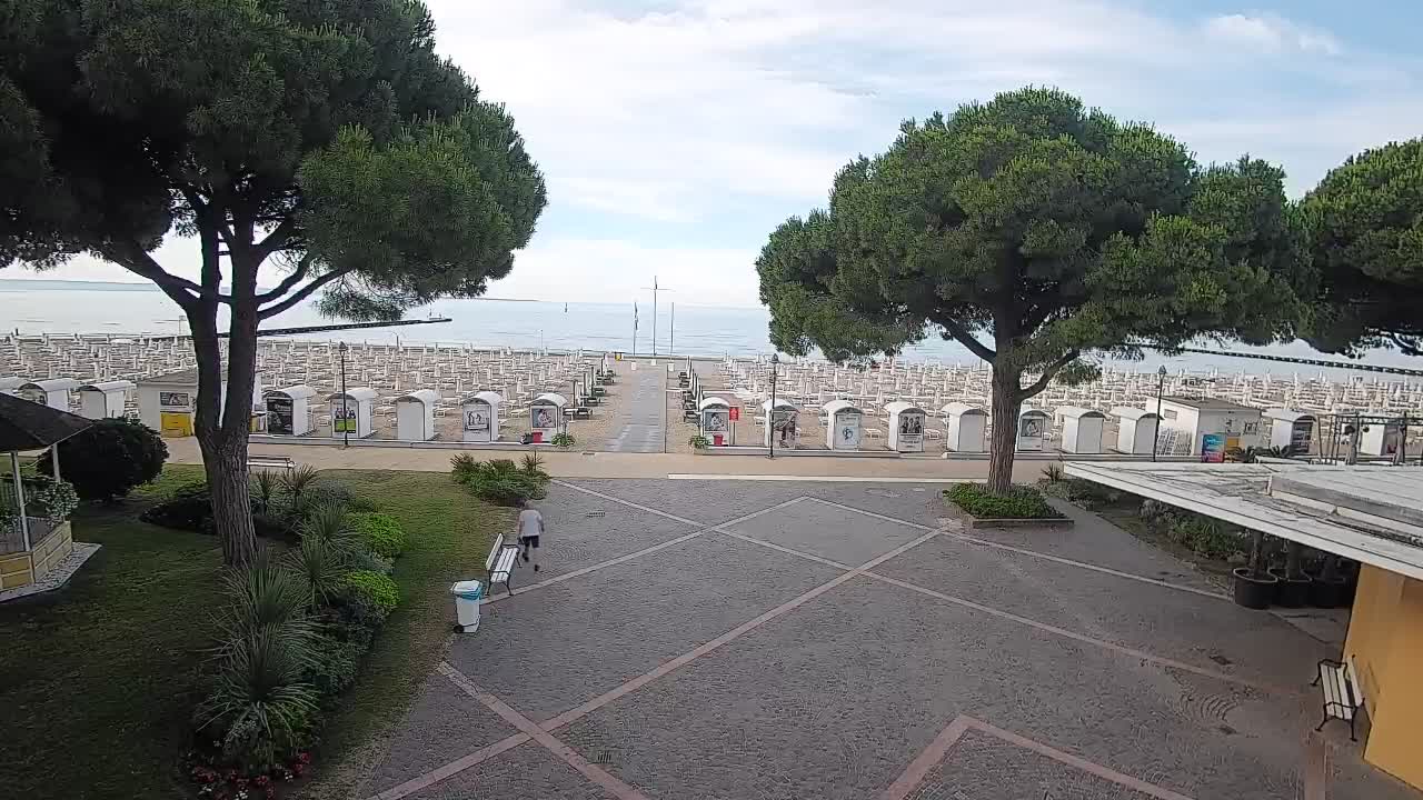 Grado Beach Webcam Entrance | Real-Time View of the Seaside