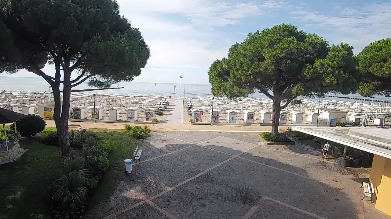 Grado Beach Webcam Entrance | Real-Time View of the Seaside