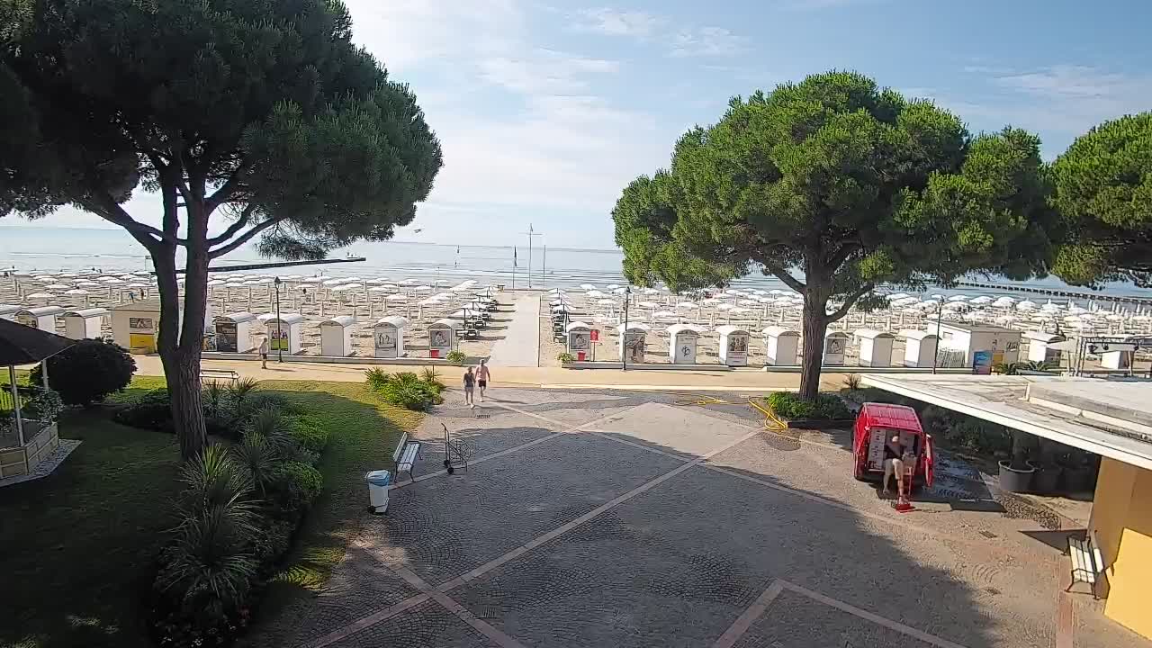 Grado Beach Webcam Entrance | Real-Time View of the Seaside