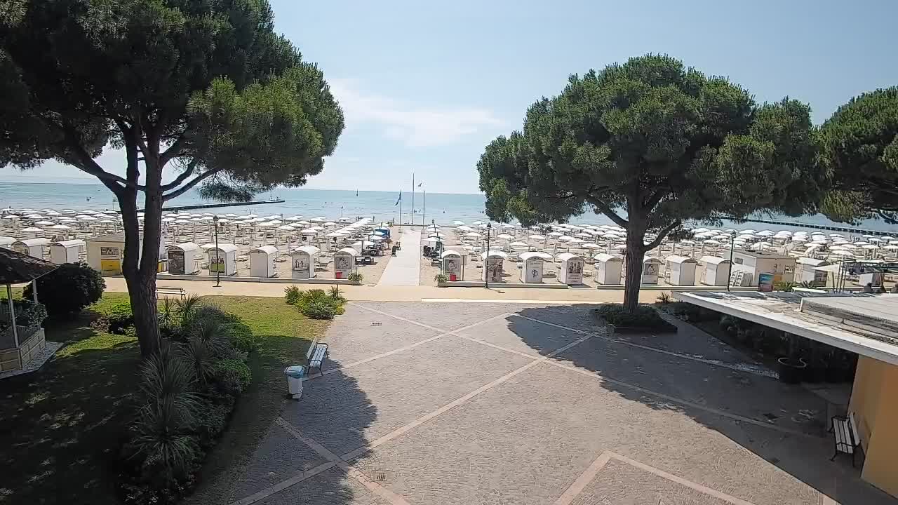 Gradež Vhod na Plažo: Pogled v Živo na Obalo