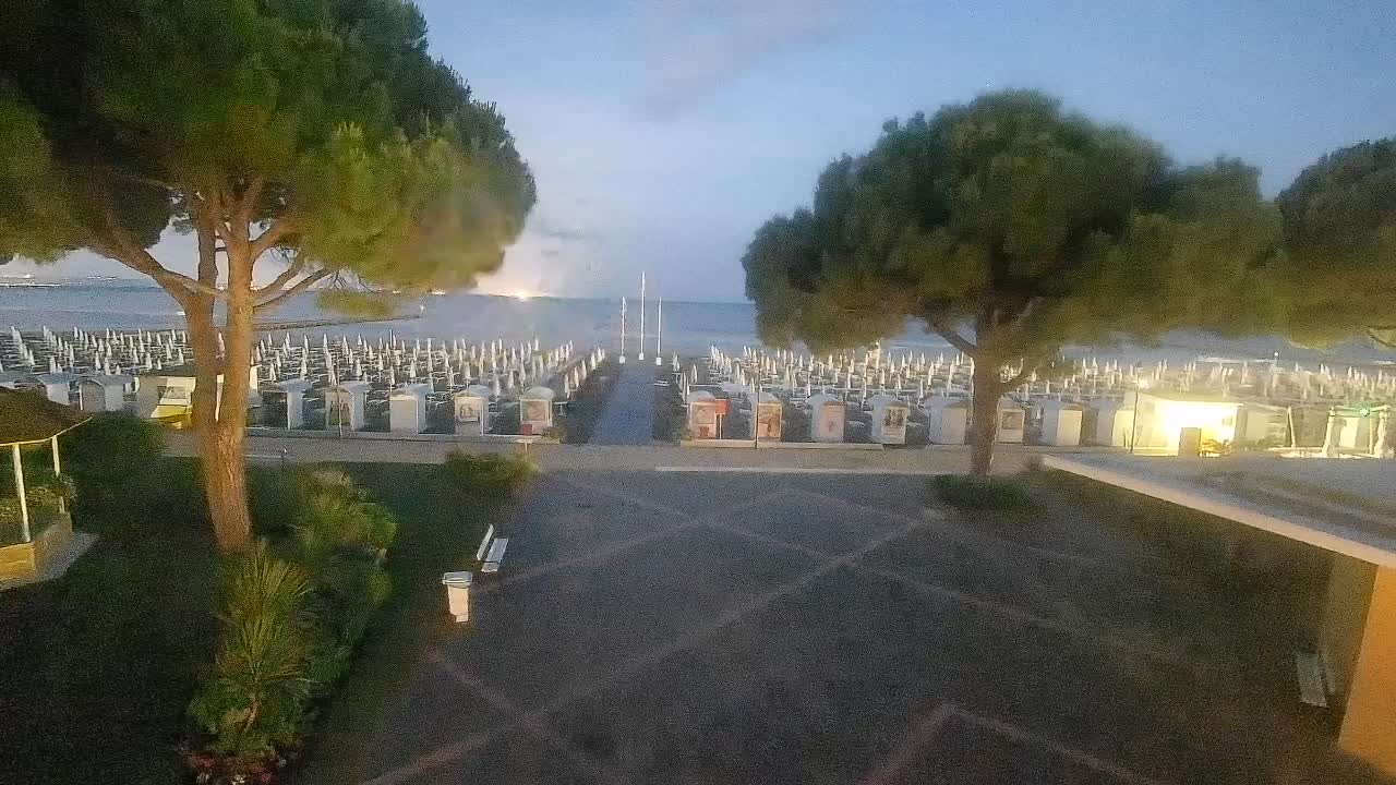 Grado Ulaz na Plažu | Pogled Uživo na Obalu