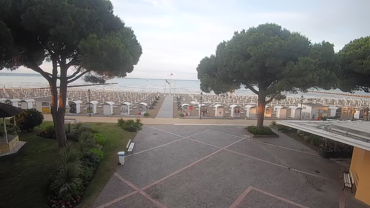 Grado Ulaz na Plažu | Pogled Uživo na Obalu