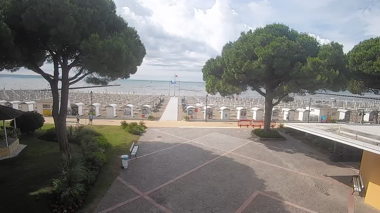 Grado Beach Webcam Entrance | Real-Time View of the Seaside