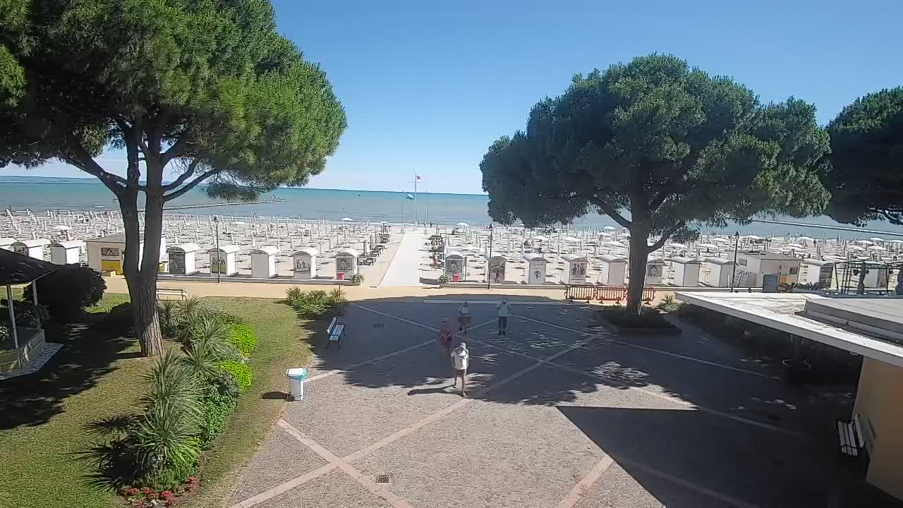 Gradež Vhod na Plažo: Pogled v Živo na Obalo