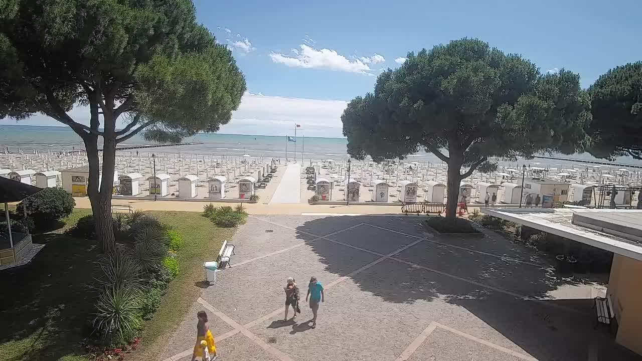 Grado Beach Webcam Entrance | Real-Time View of the Seaside