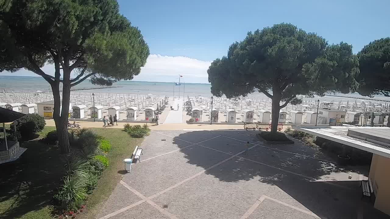 Grado Beach Webcam Entrance | Real-Time View of the Seaside