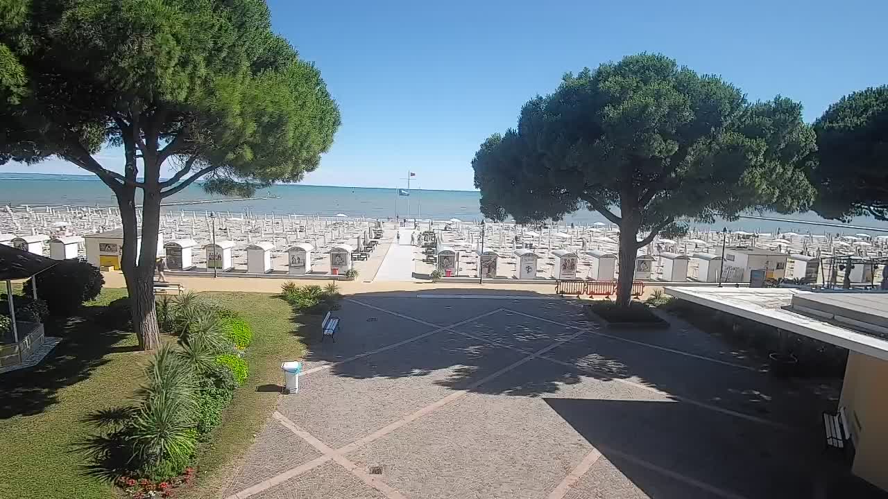Gradež Vhod na Plažo: Pogled v Živo na Obalo