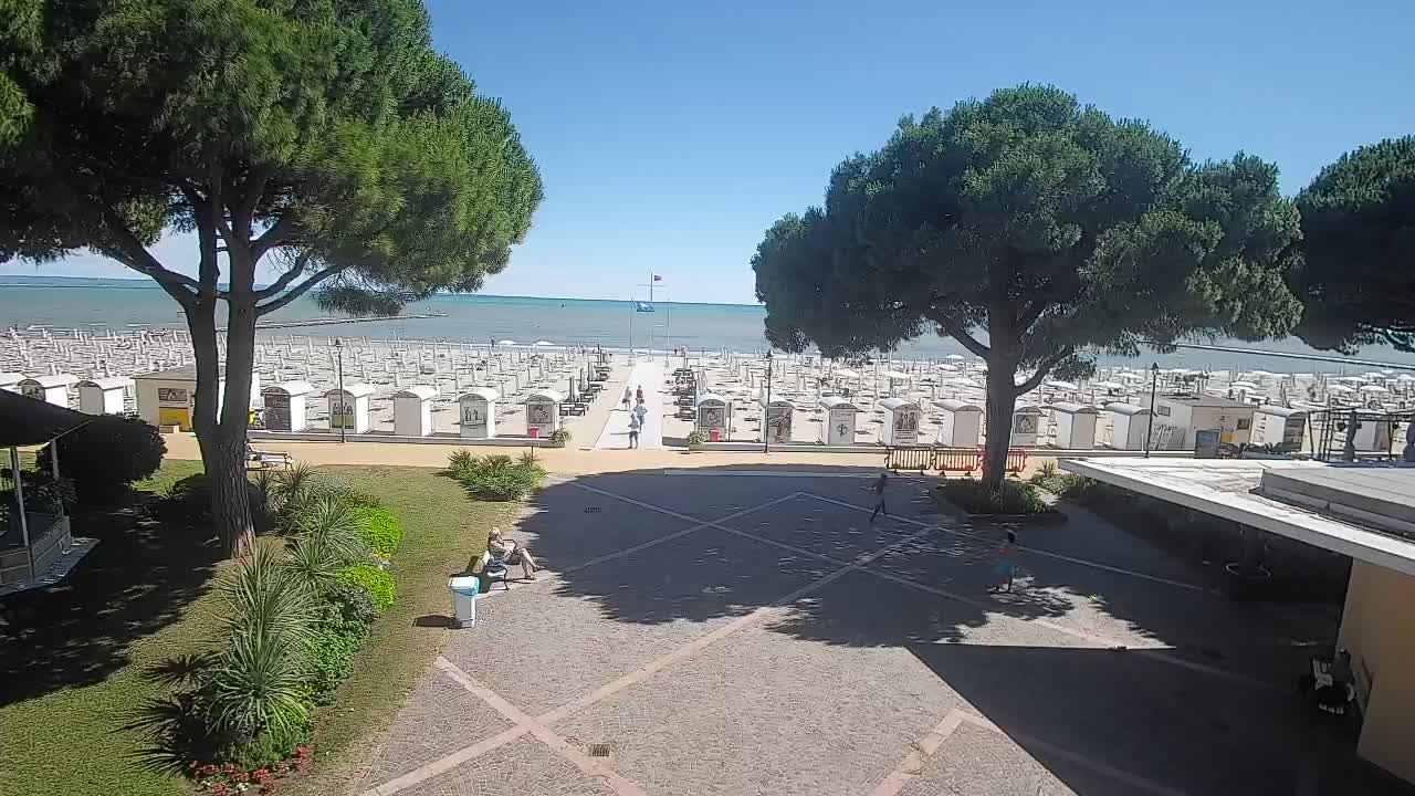 Grado Beach Webcam Entrance | Real-Time View of the Seaside