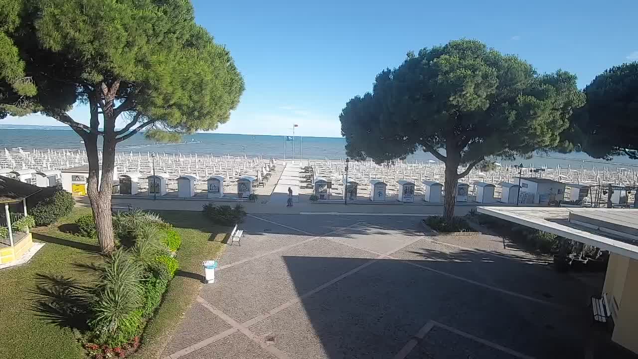 Grado Beach Webcam Entrance | Real-Time View of the Seaside