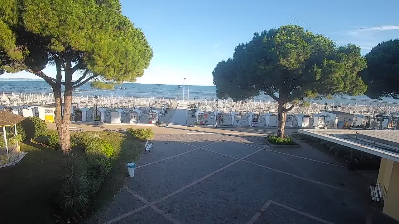Grado Beach Webcam Entrance | Real-Time View of the Seaside