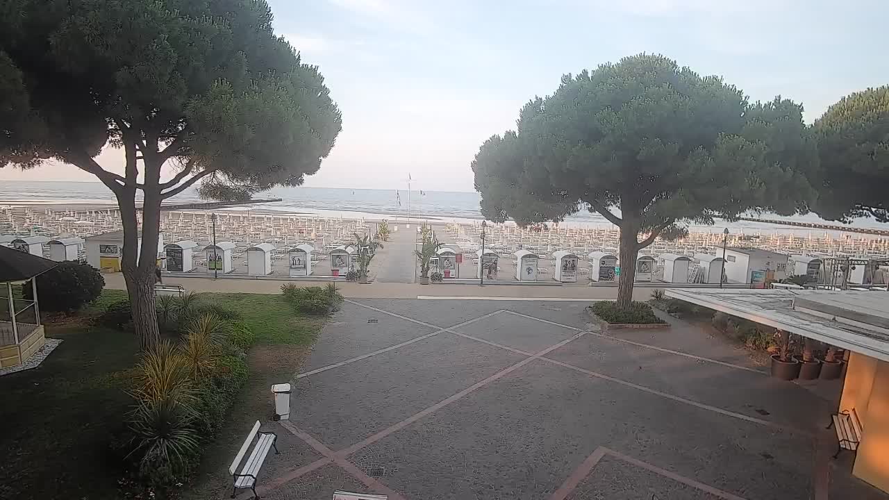 Grado Beach Webcam Entrance | Real-Time View of the Seaside