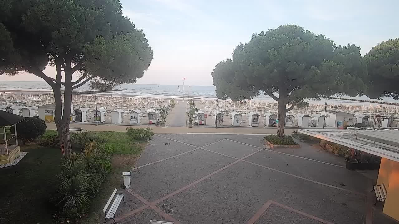 Grado Beach Webcam Entrance | Real-Time View of the Seaside