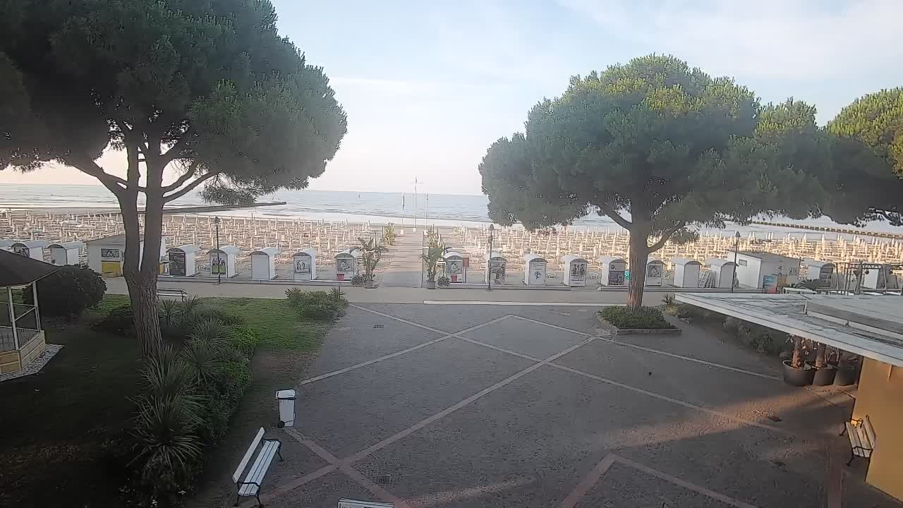 Grado Ulaz na Plažu | Pogled Uživo na Obalu