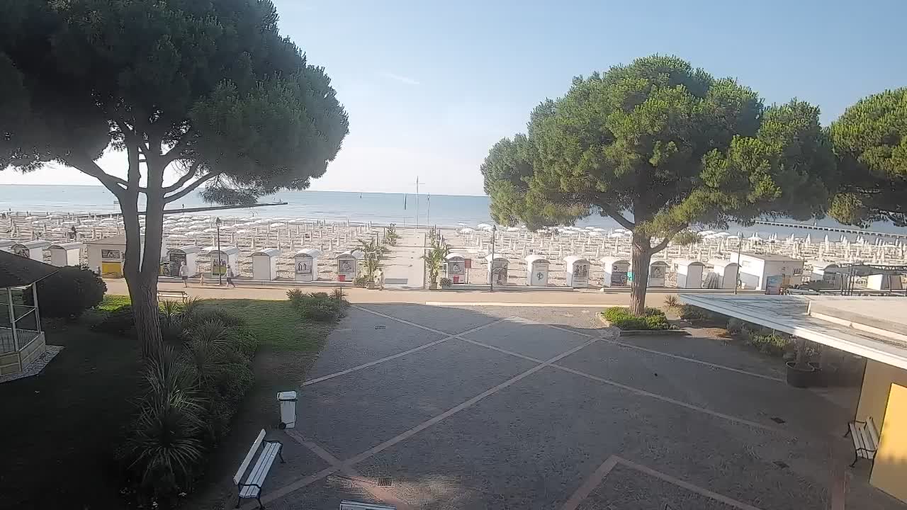 Grado Beach Webcam Entrance | Real-Time View of the Seaside
