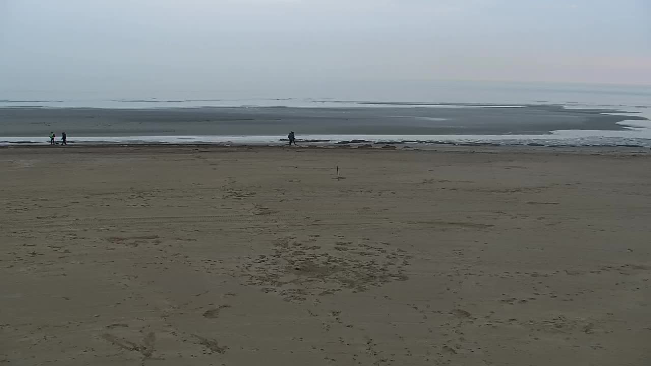 Webcam en vivo Grado: Vistas de la playa y del parque acuático en tiempo real