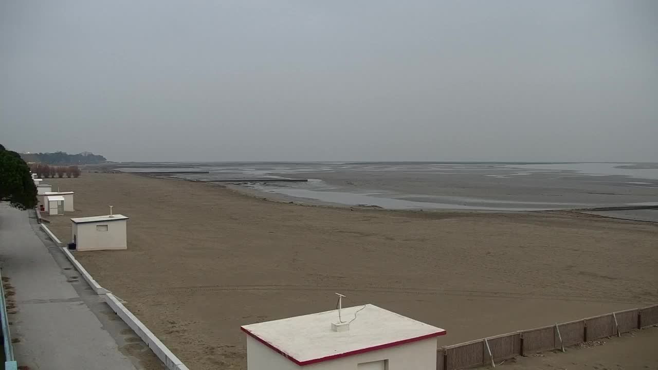 Webcam en vivo Grado: Vistas de la playa y del parque acuático en tiempo real