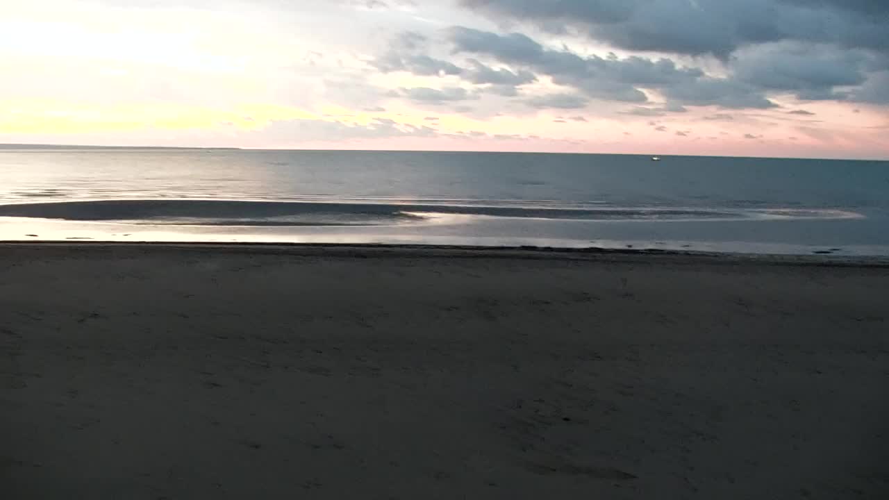 Webcam en vivo Grado: Vistas de la playa y del parque acuático en tiempo real