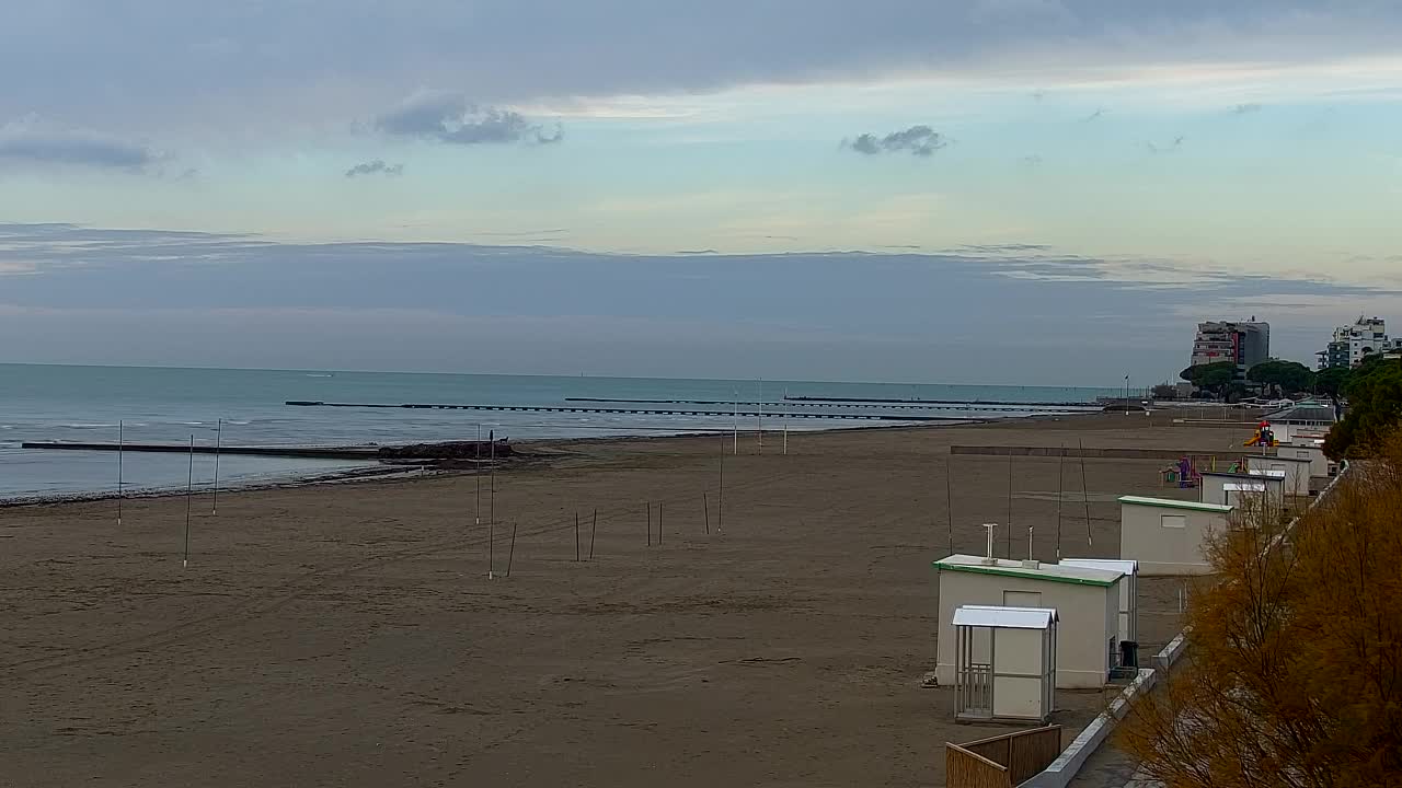 Webcam en vivo Grado: Vistas de la playa y del parque acuático en tiempo real