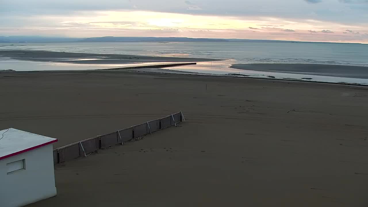 Webcam en vivo Grado: Vistas de la playa y del parque acuático en tiempo real