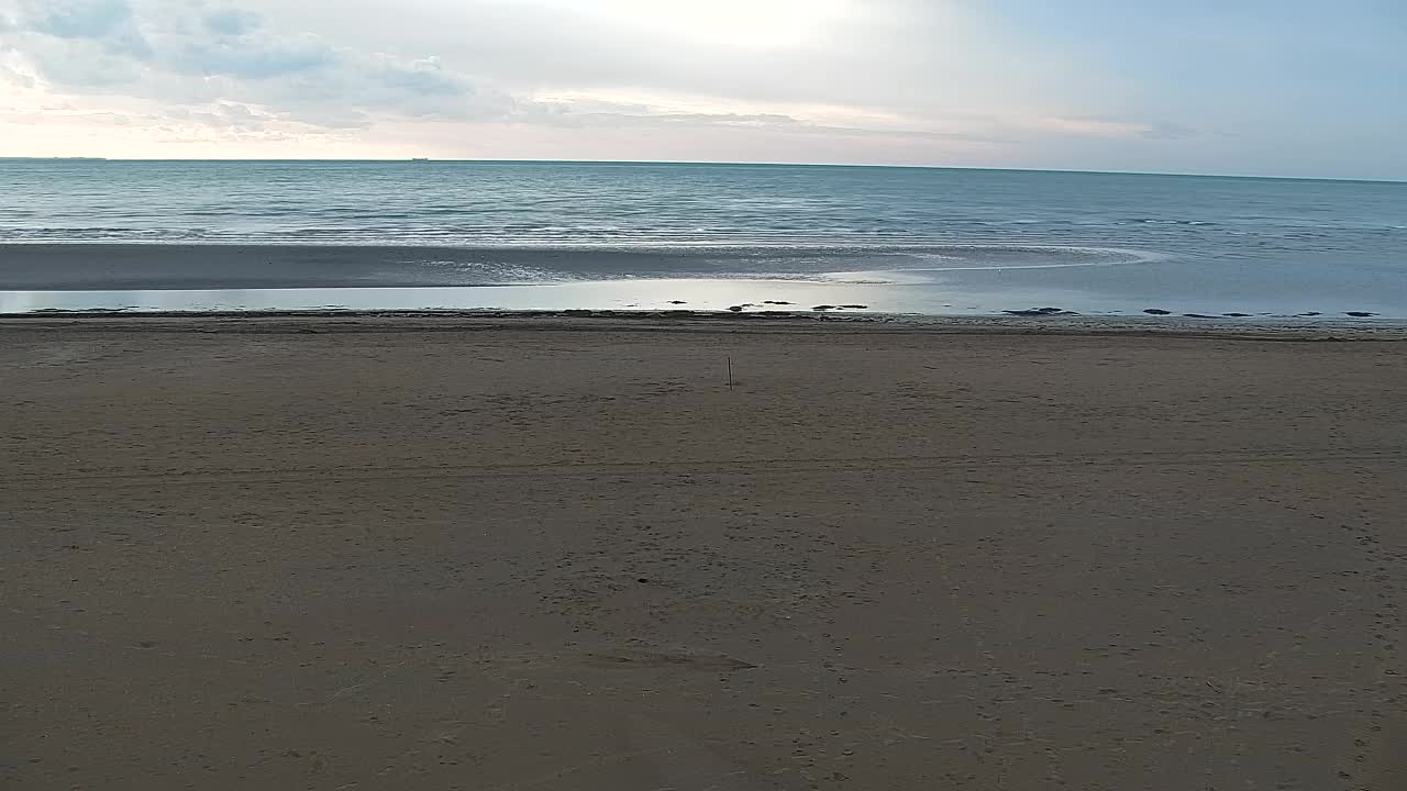 Webcam en vivo Grado: Vistas de la playa y del parque acuático en tiempo real