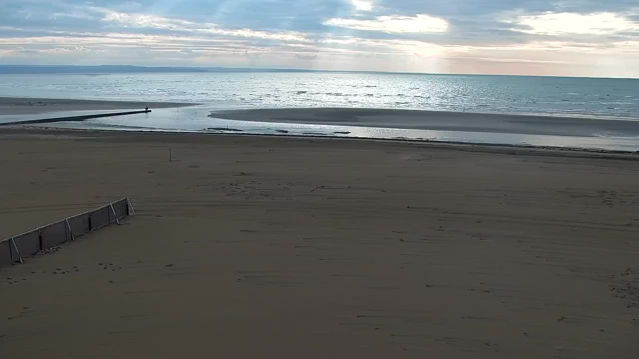 Webcam en vivo Grado: Vistas de la playa y del parque acuático en tiempo real