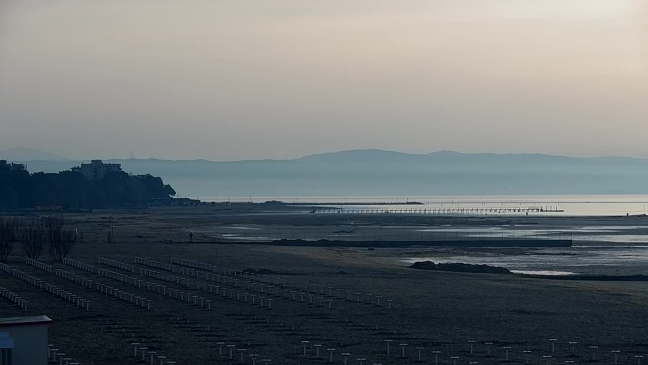 Webcam en vivo Grado: Vistas de la playa y del parque acuático en tiempo real