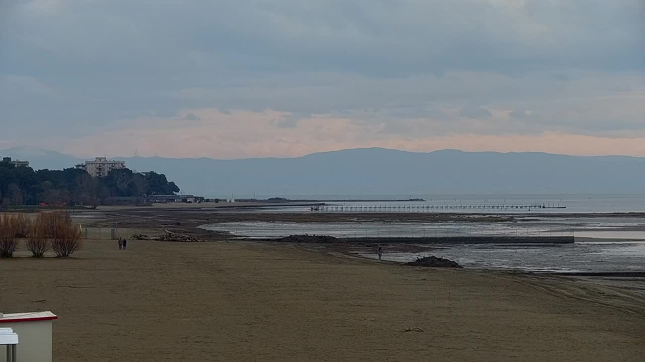 Webcam en vivo Grado: Vistas de la playa y del parque acuático en tiempo real