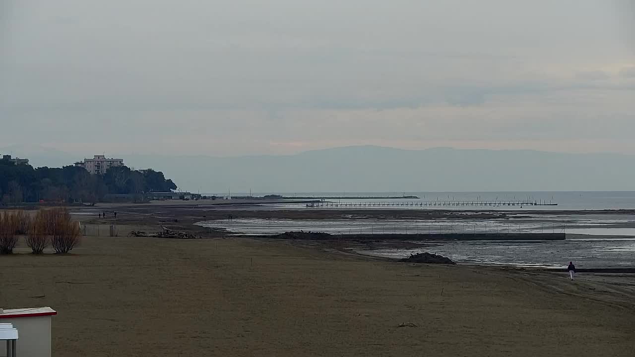 Webcam en vivo Grado: Vistas de la playa y del parque acuático en tiempo real