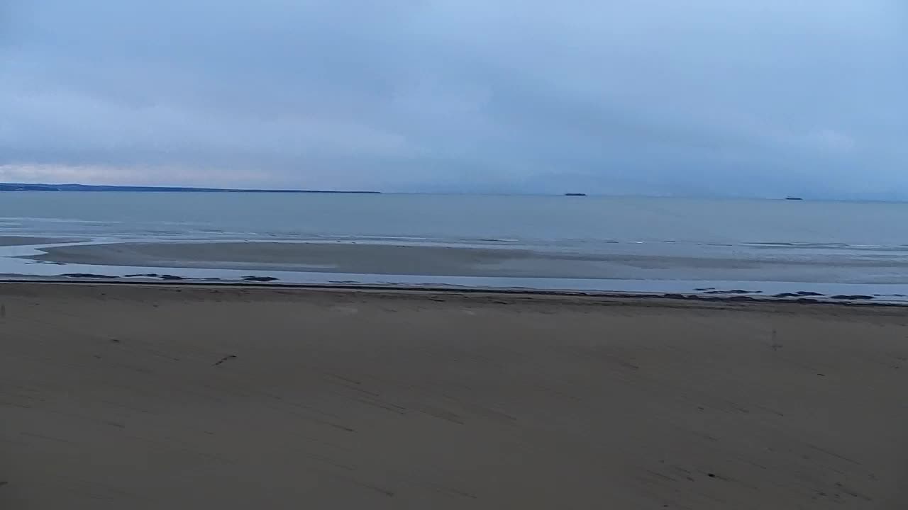 Webcam en vivo Grado: Vistas de la playa y del parque acuático en tiempo real