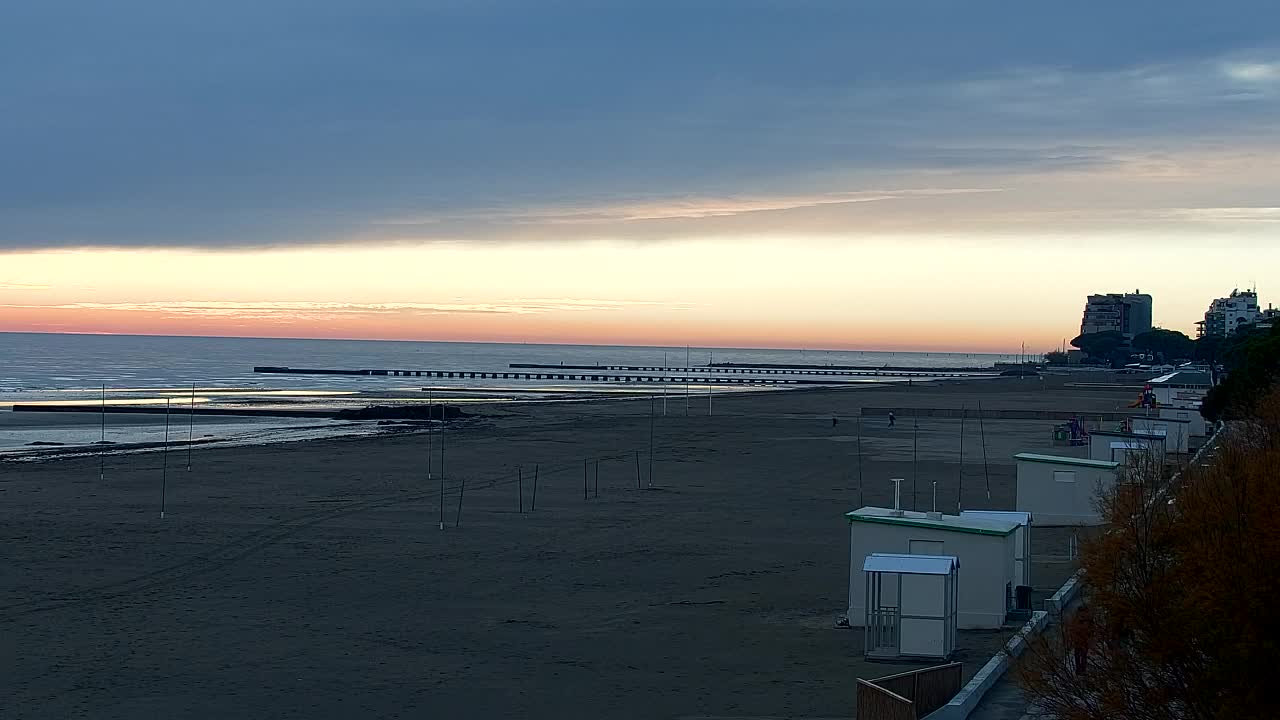 Webcam en vivo Grado: Vistas de la playa y del parque acuático en tiempo real