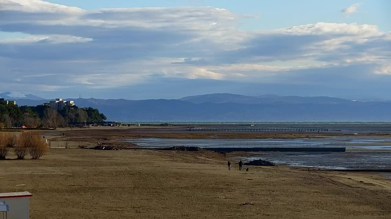 Spletna kamera v živo Grado: Pogledi na plažo in vodni park v realnem času