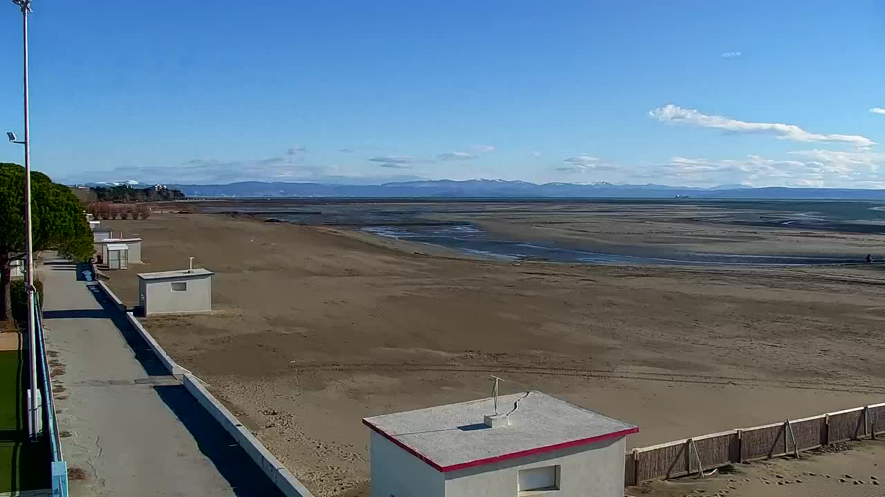 Webcam en vivo Grado: Vistas de la playa y del parque acuático en tiempo real