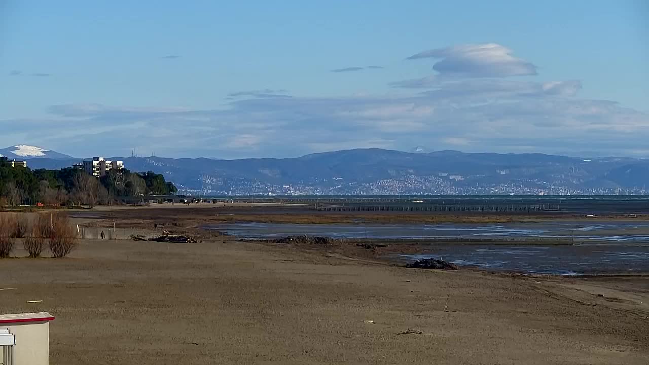 Webcam en vivo Grado: Vistas de la playa y del parque acuático en tiempo real