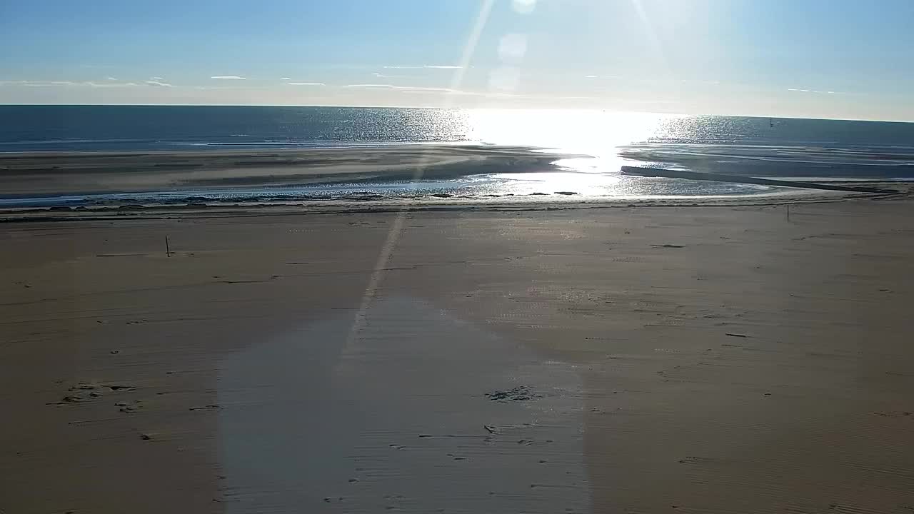 Webcam en vivo Grado: Vistas de la playa y del parque acuático en tiempo real