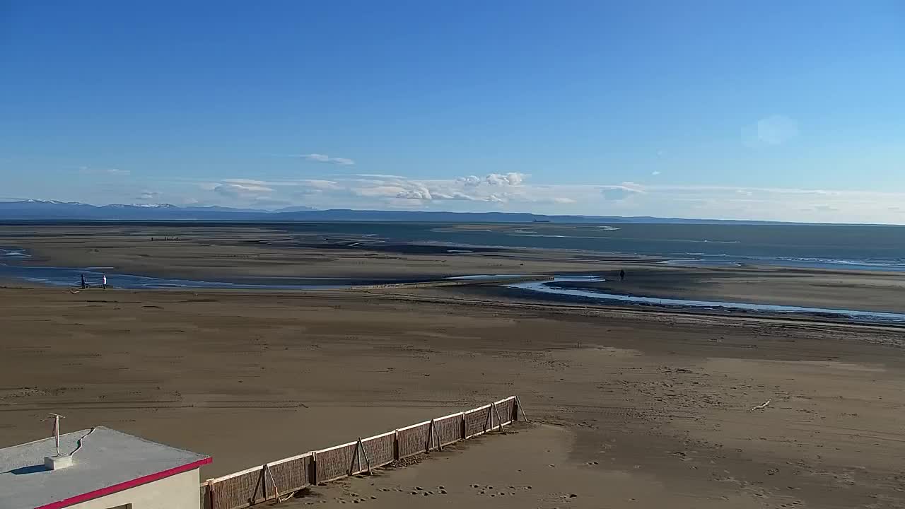 Webcam en vivo Grado: Vistas de la playa y del parque acuático en tiempo real