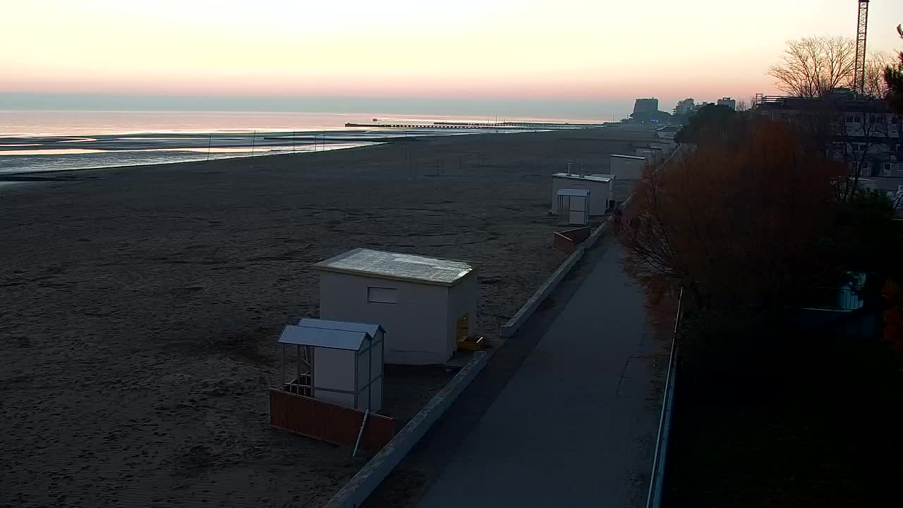 Webcam en vivo Grado: Vistas de la playa y del parque acuático en tiempo real