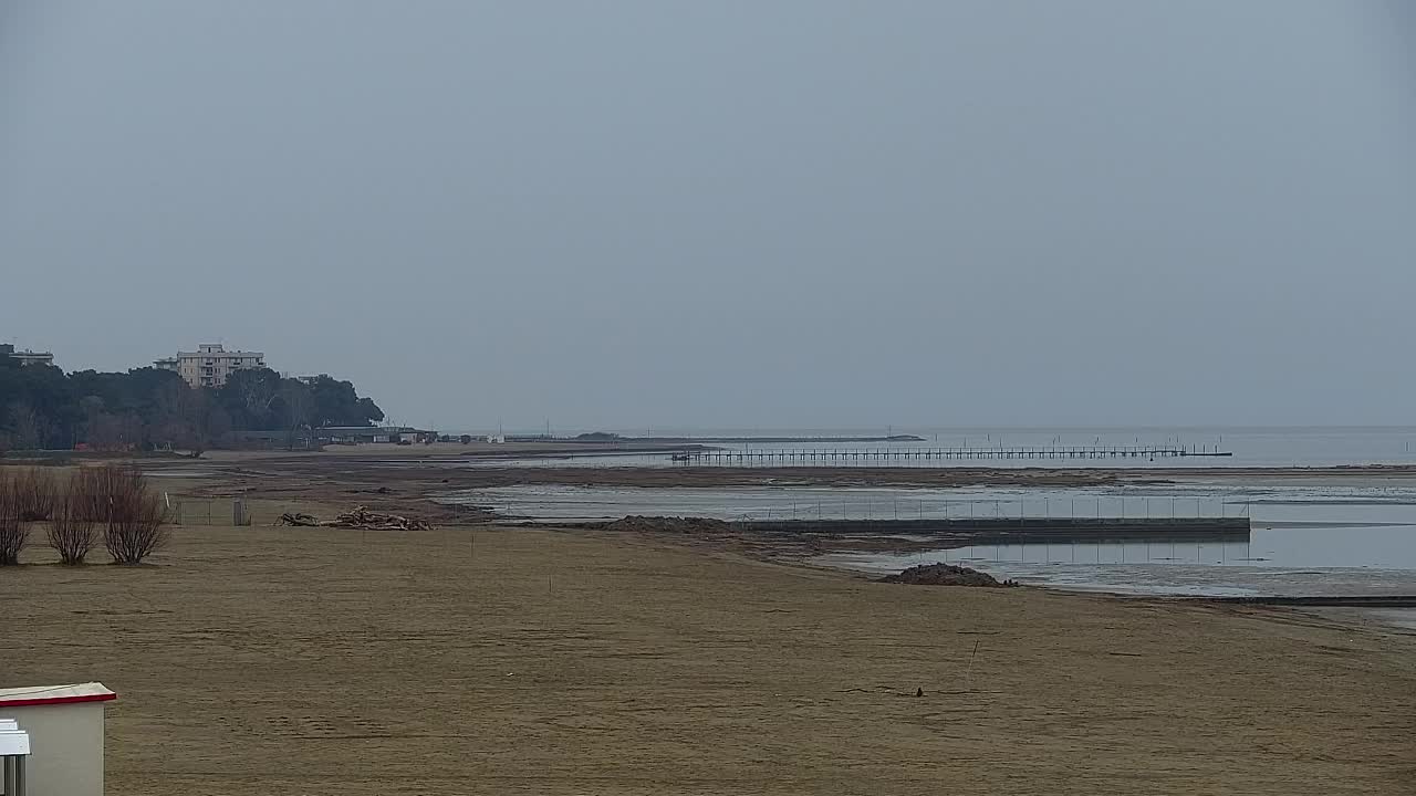 Webcam en vivo Grado: Vistas de la playa y del parque acuático en tiempo real